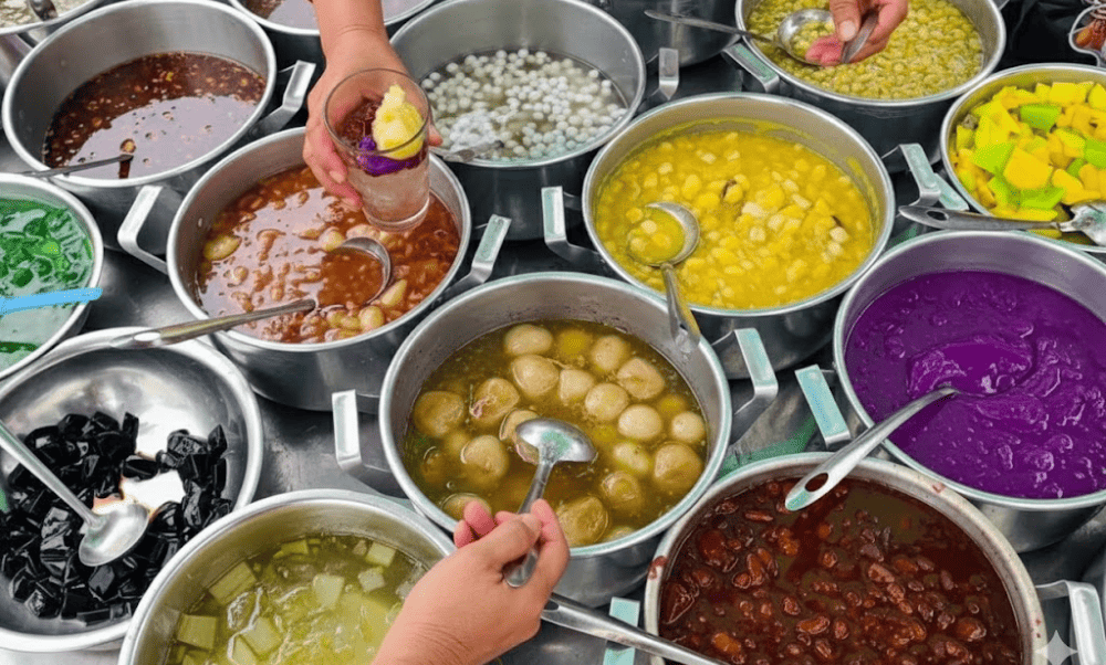 Che refers to a wide category of sweet soups and puddings made from mung beans, black-eyed peas, tapioca, fruits, jellies, and coconut milk.